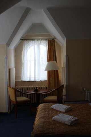 Отели типа «постель и завтрак» Willa Granit Кросценко Трехместный номер с балконом-4