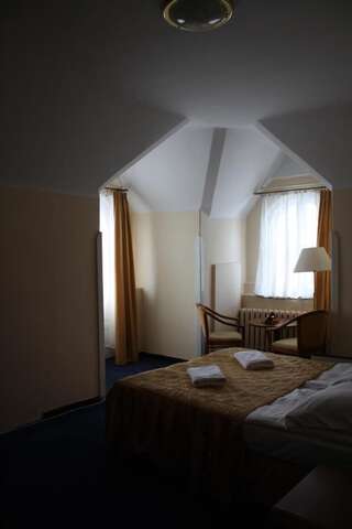 Отели типа «постель и завтрак» Willa Granit Кросценко Трехместный номер с балконом-5