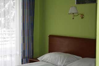 Отели типа «постель и завтрак» Willa Granit Кросценко Трехместный номер с террасой-6