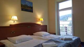 Отели типа «постель и завтрак» Willa Granit Кросценко Трехместный номер с балконом-3
